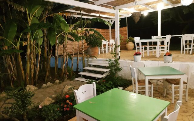 Hotel The Small Village