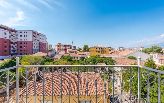 Urban Scene - Free Parking