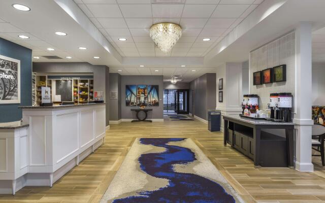 Hampton Inn & Suites Newport/Cincinnati