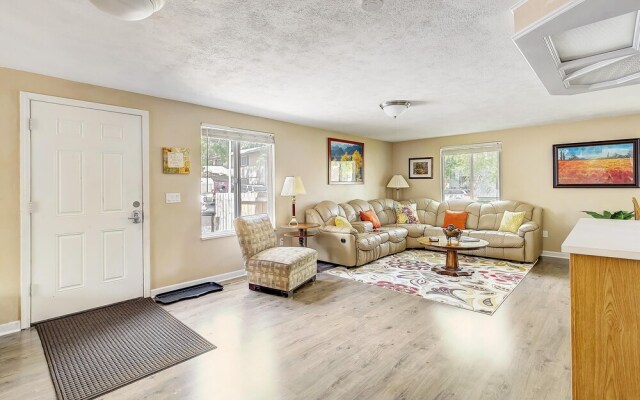 Ideally Located Westminster Home - Sleeps 13