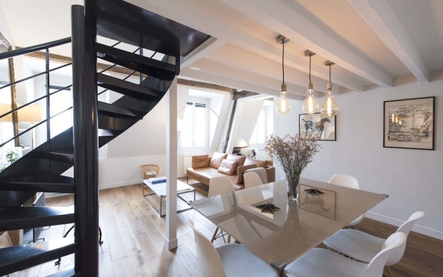 Eiffel Tower Duplex