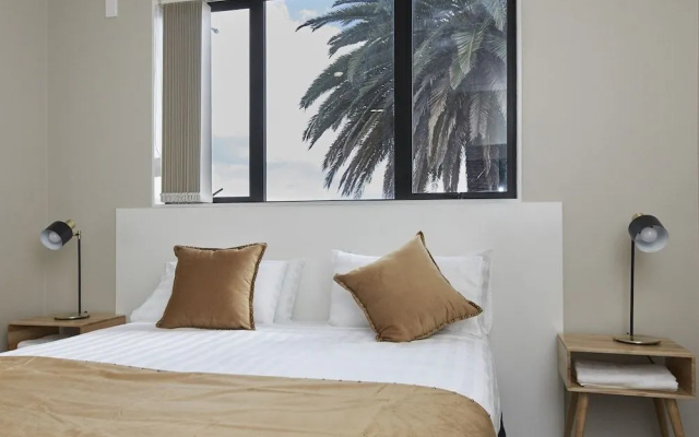 Three Palms Lodge – Guest Rooms – Papatoetoe