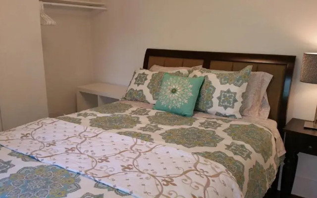 Modern❤️Smart Craftsman HDTV Keurig AC❤of Downtown