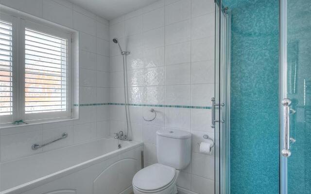 2 Studley Gardens
