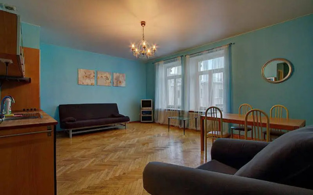 Stn Apartments Near Moskovsky Railway Station