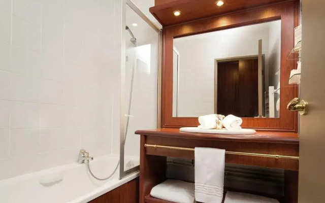 Marine Apartment With Dishwasher in Harbor Town