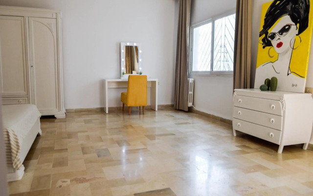 Cosy apartment @ La marsa Corniche-Beach