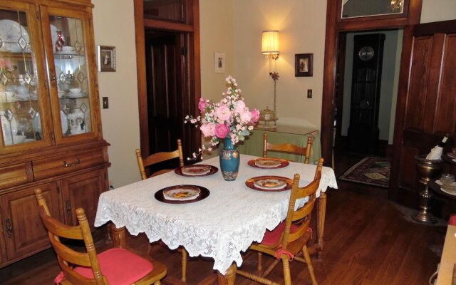 The Queen Anne House Bed and Breakfast