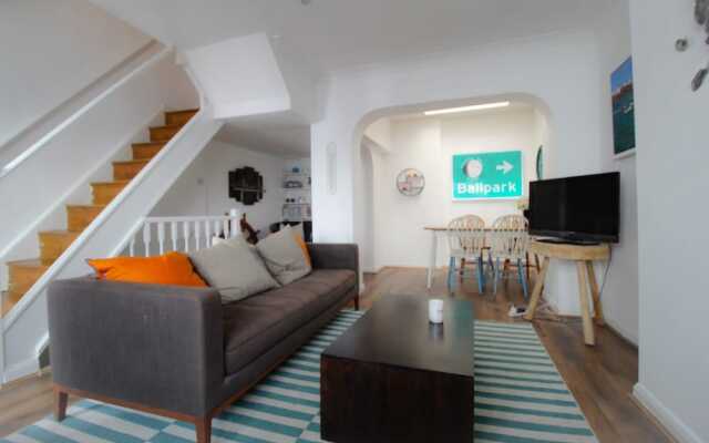 Terraced Kemptown House With a Balcony by the sea