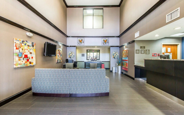 Comfort Inn & Suites Pauls Valley - City Lake