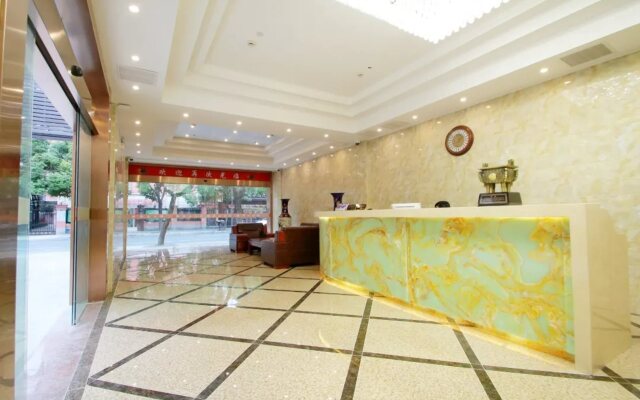 Qingzhu Xinrenren Hotel (Shanghai Pengpu Xincun Subway Station)