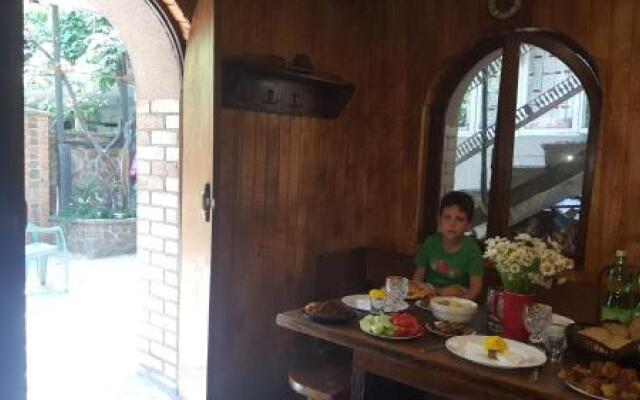 Guest House on Saakadze 9