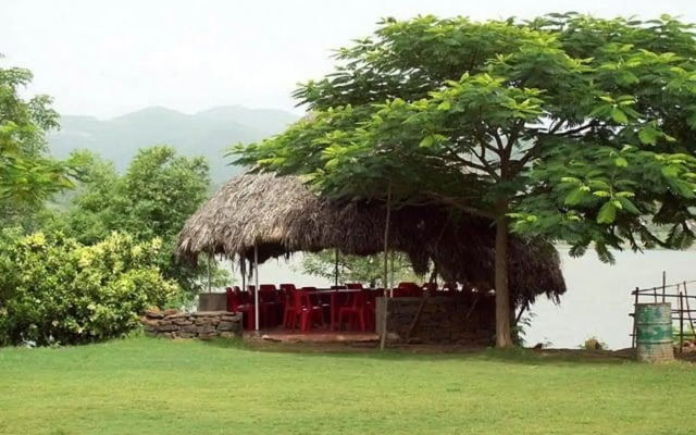 The Lakewoods Retreat
