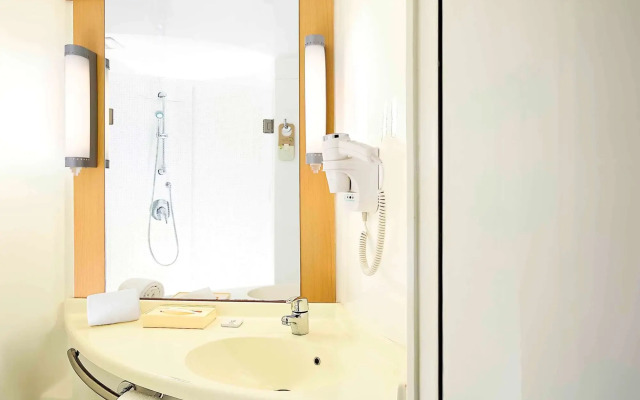 ibis Chennai SIPCOT Hotel