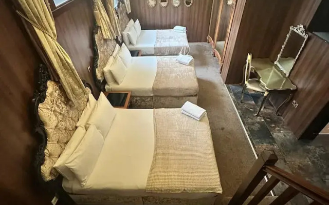 White Star Line Hotel