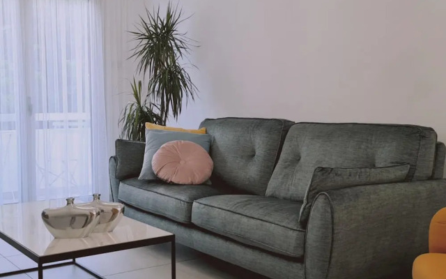97 LIM - Stay Vital Elegance Apartment