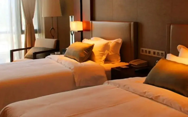 Swan Lakeview Hotel