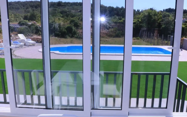 Nane Garden House With Heated Pool
