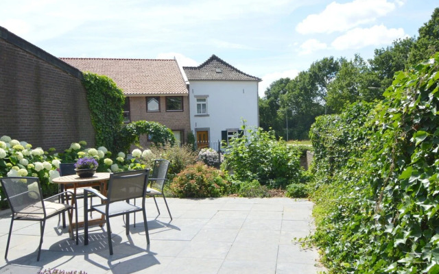 Modern Apartment Near Town Center in Klimmen