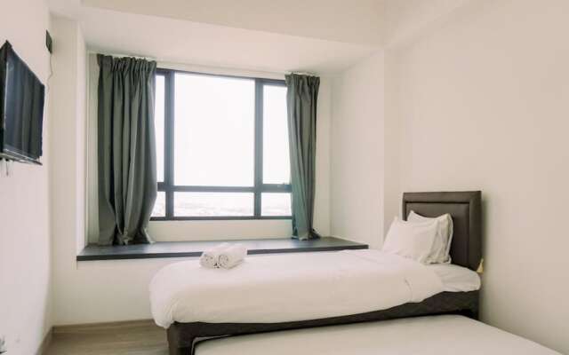 Homey And Comfy Studio Collins Boulevard Apartment