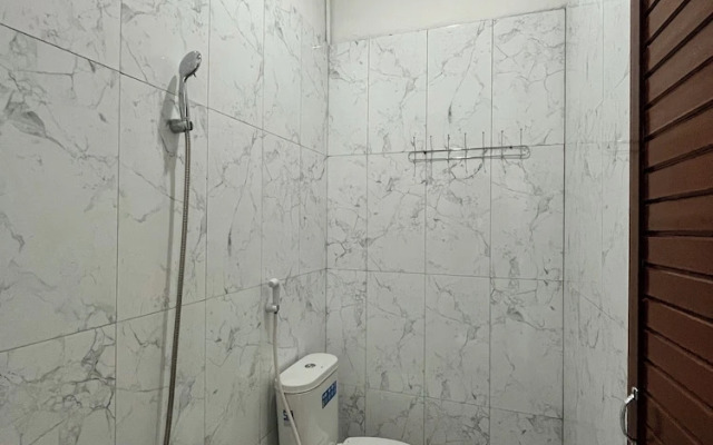 OYO 94579 Sm Raja Guest House