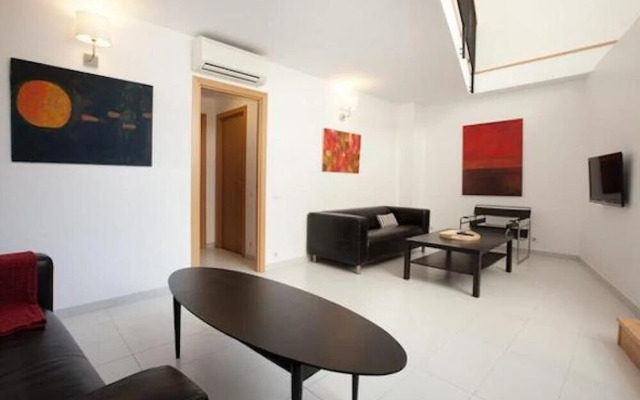 Big 2-level apartment near Park Guell with A/C and free wifi