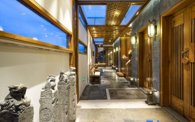 Xianyun Lakeside Hostel