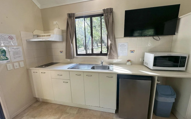 1770 Holiday Village