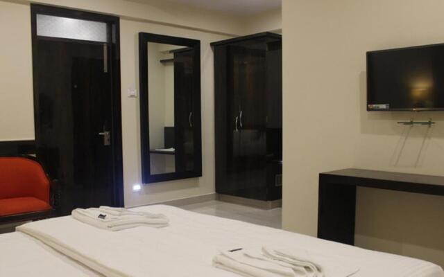 Hotel Raj Vista - Suites & Convention