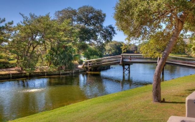 Richmond Park 8 H by RedAwning