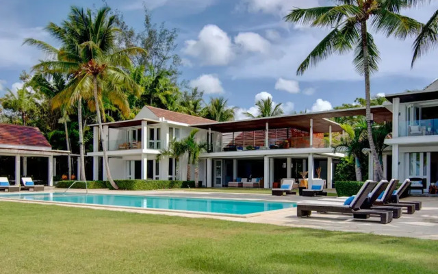 Breathtaking Ocean-view Home w Pool Modern Design