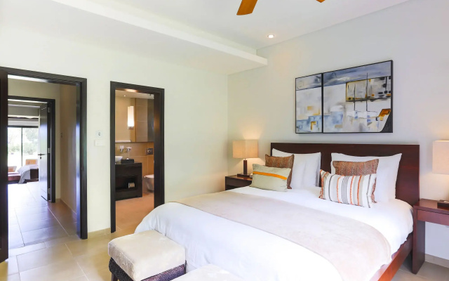 The Bay Club at Anahita