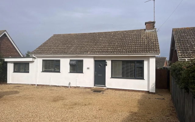 Pet-friendly - 2 Bedrooms Bungalow hot tub Parking