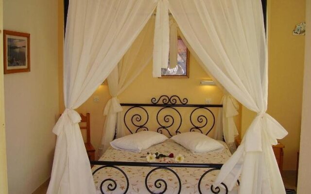 Hotel Thira