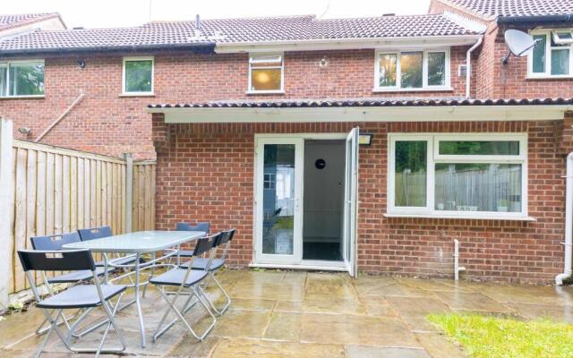 CAPRI 13 SA - 3 bed House, Close to Loughborough Uni and M1 motorway, EV car facilities, Free Parking, Free Wifi - Ask for contractor rates!