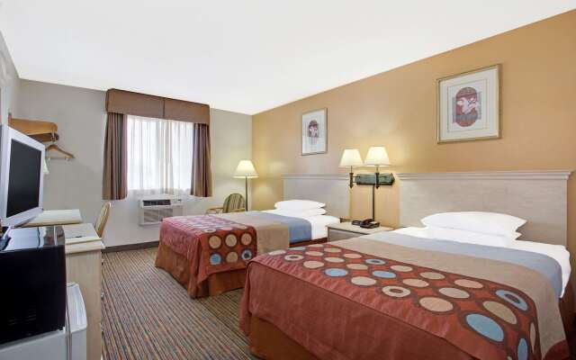 Super 8 by Wyndham Clearwater/St. Petersburg Airport