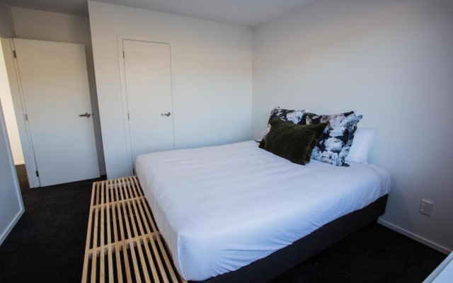 4 - Charming Space, Just a Stone Throw from Central Wanaka – Guest Rooms – Wanaka