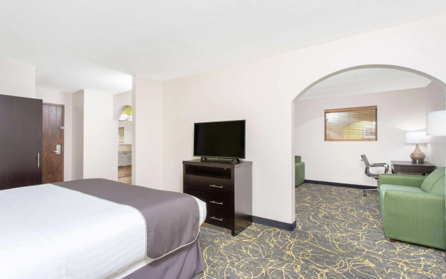 AmericInn by Wyndham Delafield-Waukesha-Milwaukee