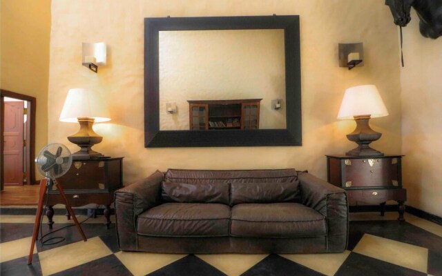 Yoho Pedlars Manor