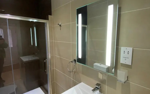 Charming 2-bed Apartment in Wolverhampton