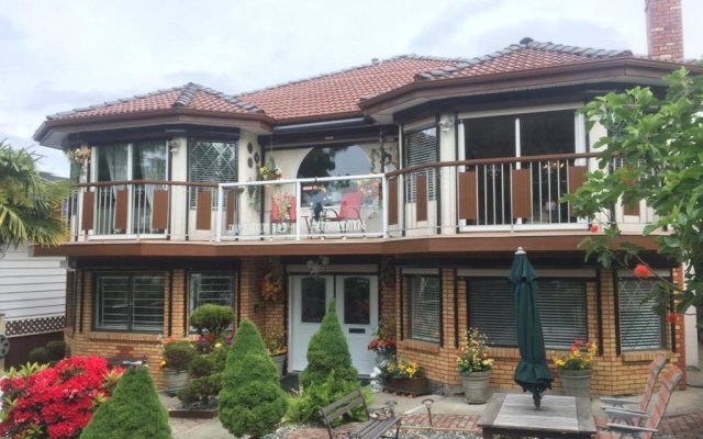 Dianas Luxury Bed And Breakfast Vancouver