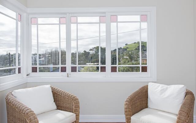 Large Spacious family home, close Devonport & Beaches