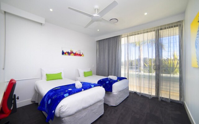 The Pinnacle @ Hope Island Resort