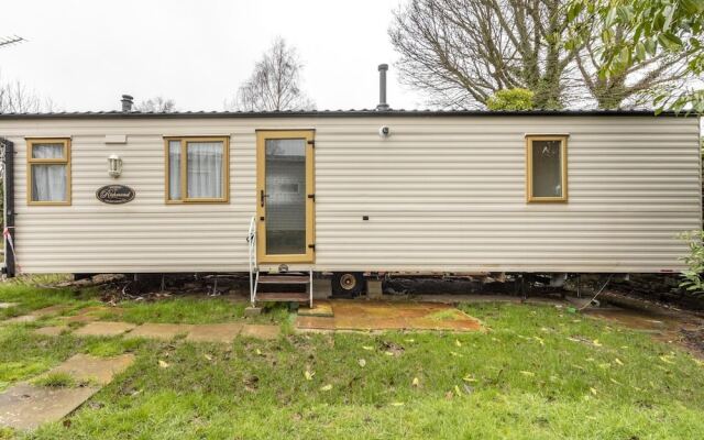 Serene Mobile Home in Hastings near Smugglers Adventure