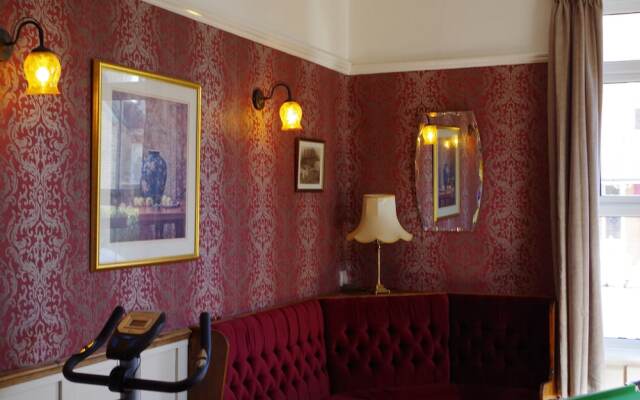Varley House - Guest House