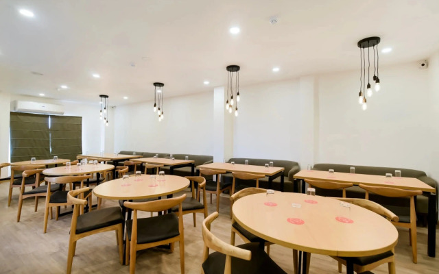 OYO Townhouse 217 The Awadh Airport