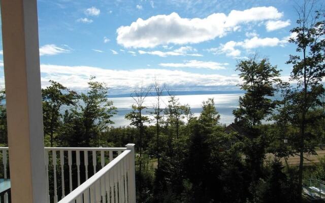 Chalet L'officier-1, spa et vue sur le Fleuve