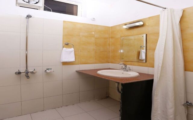 OYO 1915 Hotel Central Park Inn