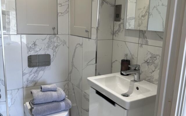 Beautiful 1-bed Studio in Bourne end