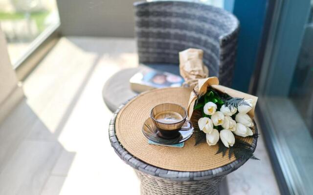 Sunflower 2BR Apartment in Nord10- parking n pool